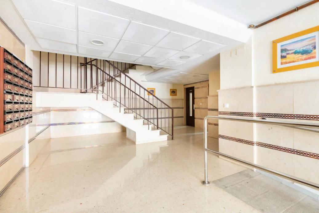 Apartamento Amplio Con 4 Habitaciones Y 2 Banos - Great Apartment With 4 Rooms - 2 Baths Seville Exterior photo