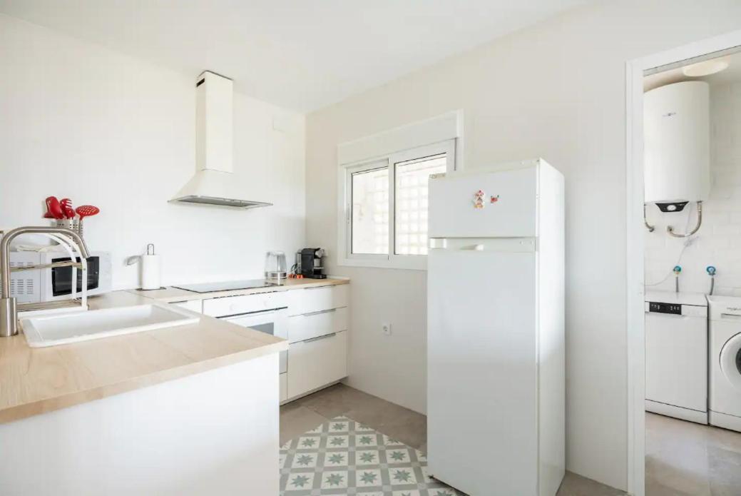 Apartamento Amplio Con 4 Habitaciones Y 2 Banos - Great Apartment With 4 Rooms - 2 Baths Seville Exterior photo