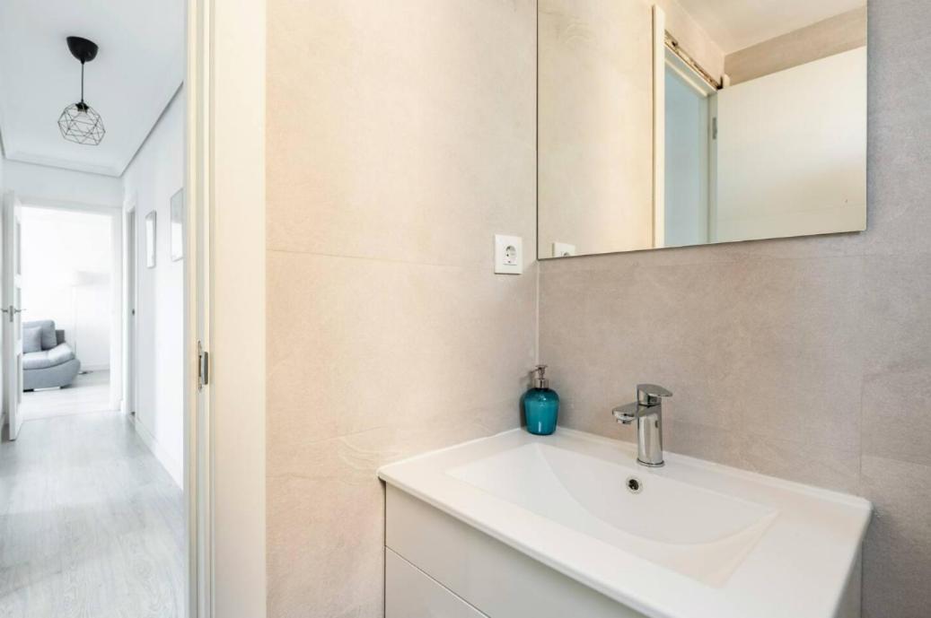 Apartamento Amplio Con 4 Habitaciones Y 2 Banos - Great Apartment With 4 Rooms - 2 Baths Seville Exterior photo