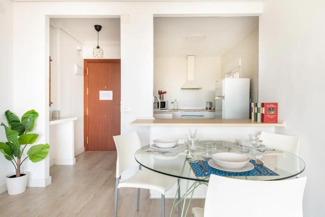Apartamento Amplio Con 4 Habitaciones Y 2 Banos - Great Apartment With 4 Rooms - 2 Baths Seville Exterior photo